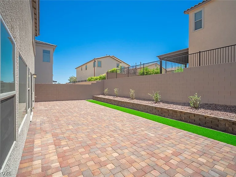 7721 Weekes Ct — Photo 31