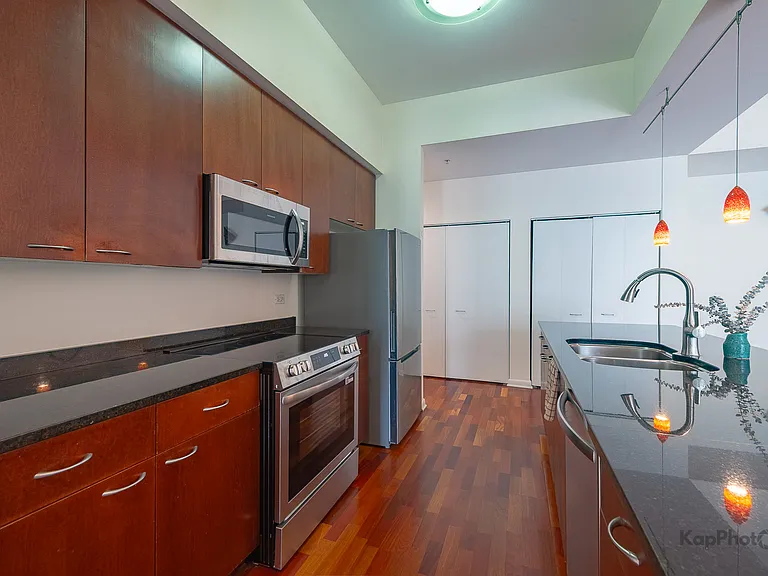 1720 Oak Ave #201 — Photo 11
