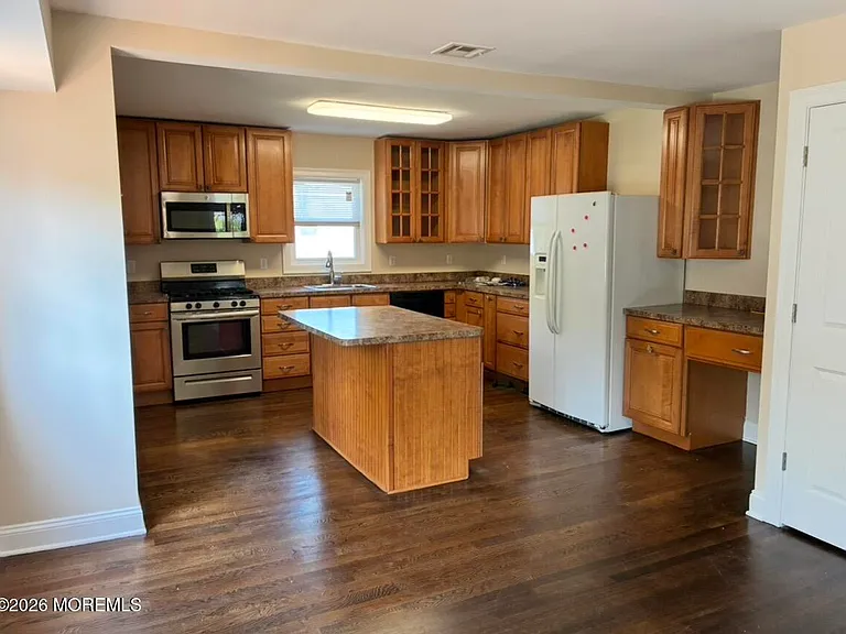 124 Wilson Ave — Photo 5
