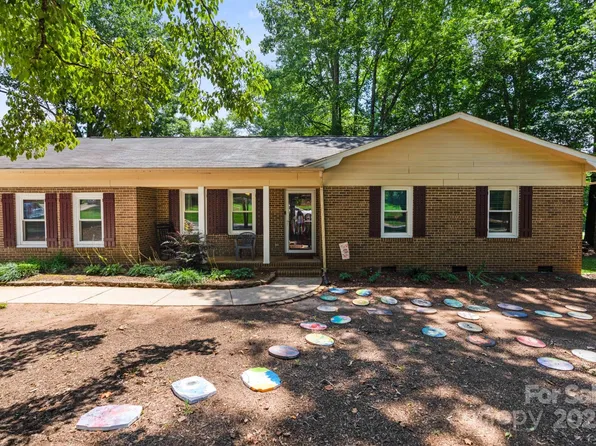 1994 Willow Ridge St, Conover, NC 28613