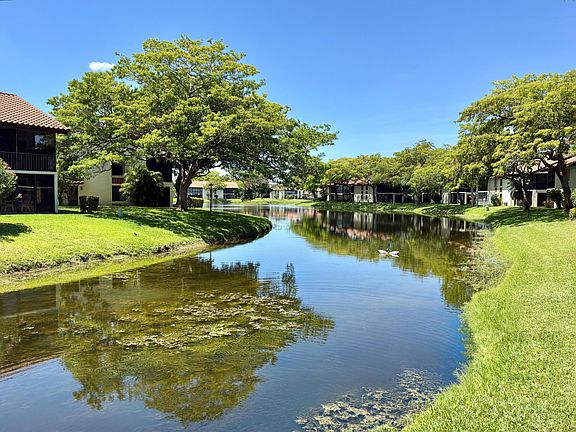 3rd image of 10615 Ocean Palm Way #102