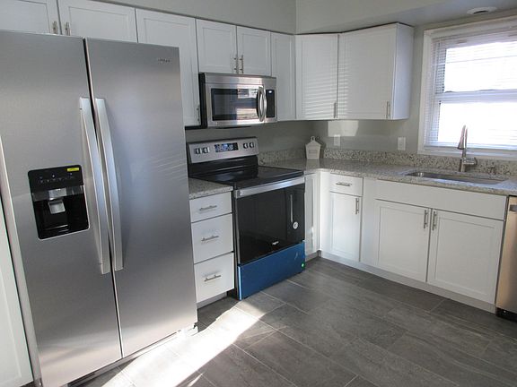 3rd image of 6611 S 153rd St