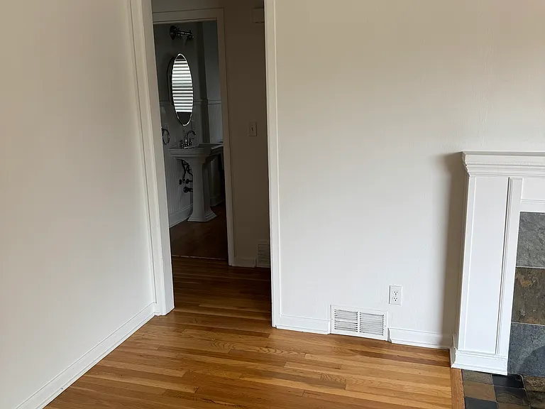 803 E 37th Ave — Photo 11