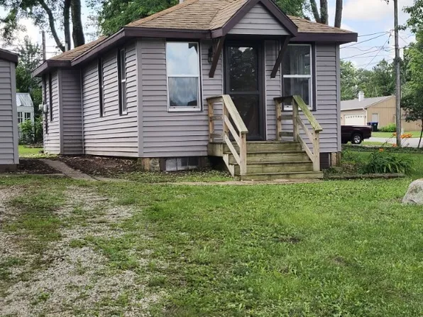 7511 Maple Dr, Wonder Lake, IL 60097