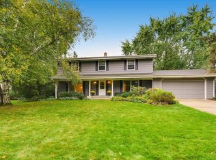 714 County Road B E, Maplewood, MN 55117