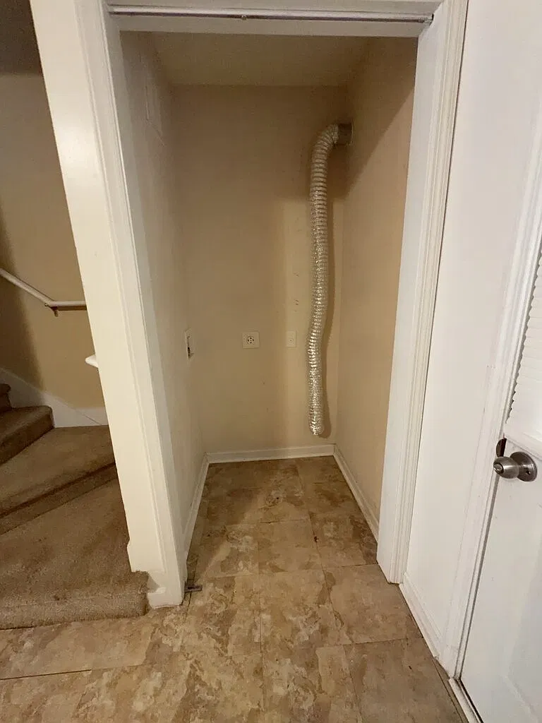 2 bed, 2.5 bath, 928 sqft, $1,100 — Photo 4