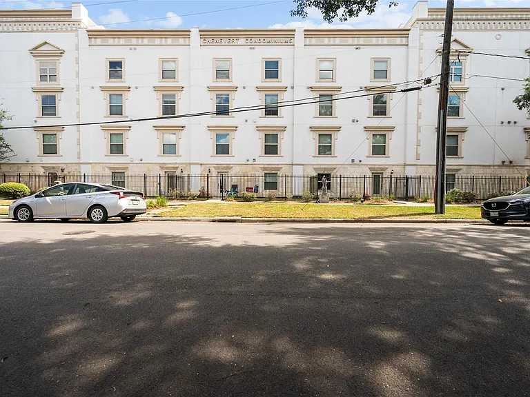 3501 Chenevert St #22 — Photo 34