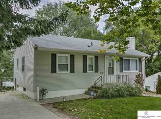 6318 Manderson St, Omaha, NE 68104