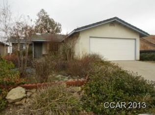 1082 Mockingbird Ln, Valley Springs, CA 95252