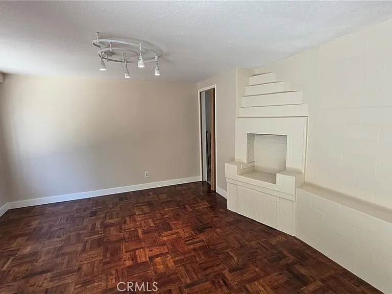 6034 S Kings Rd — Photo 10