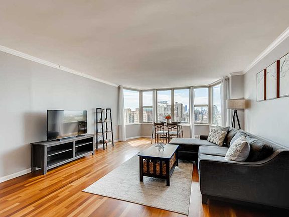 5th image of 525 W Hawthorne Pl APT 2201