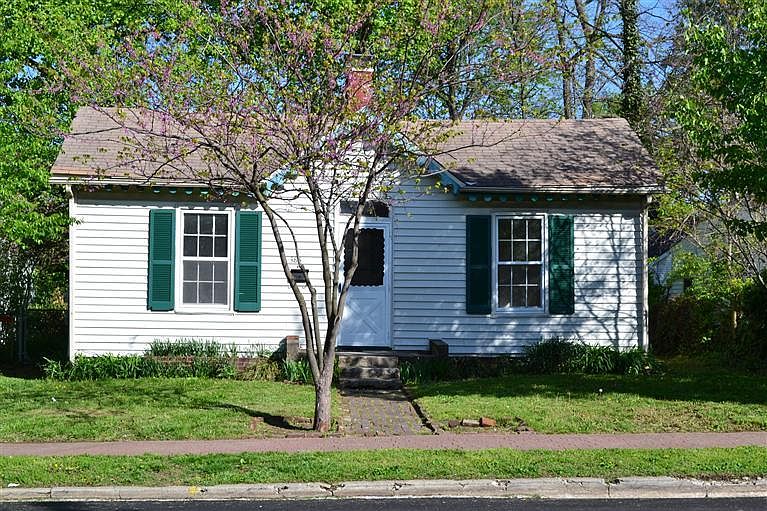 1st image of 385 Oldham Ave