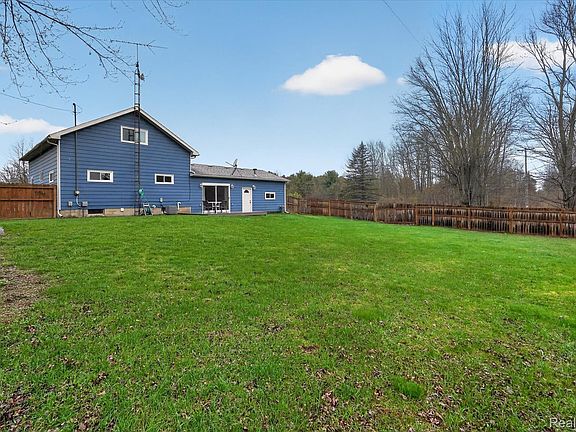 4th image of 13508 N Center Rd