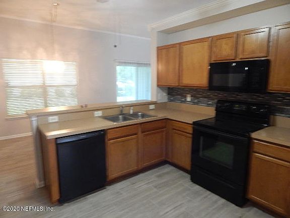 2nd image of 4044 Edgeland Trl