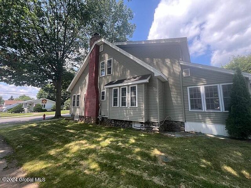 3rd image of 418 N Main Street