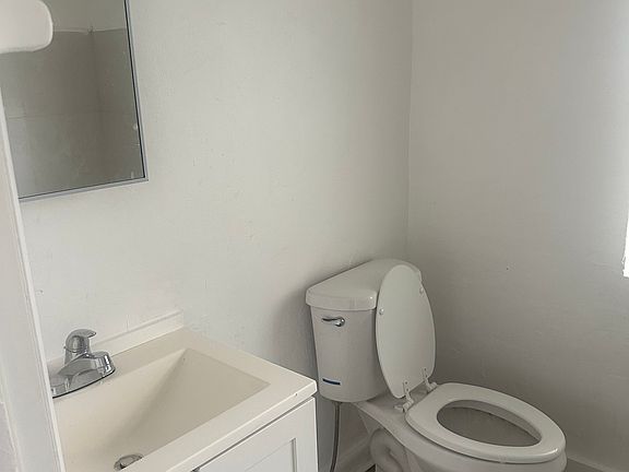 4th image of 5619 NW 5th Ave #2