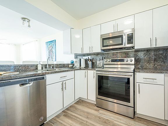 4th image of 3930 S Roosevelt Blvd #1N313
