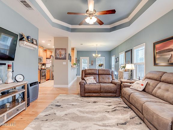 4th image of 13741 Windwood Dr
