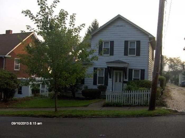 2nd image of 211 Innis St