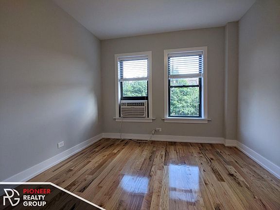 4th image of 554 W Arlington Pl #1MB
