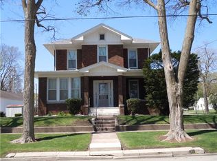 120 N 3rd St, Monmouth, IL 61462