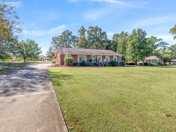 520 Callahan Dr, New Johnsonville, TN 37134