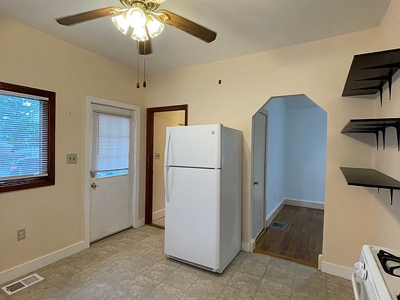 2nd image of 22 Waverly St Floor 1