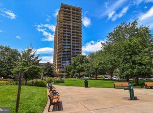 400 Madison St APT 505, Alexandria, VA