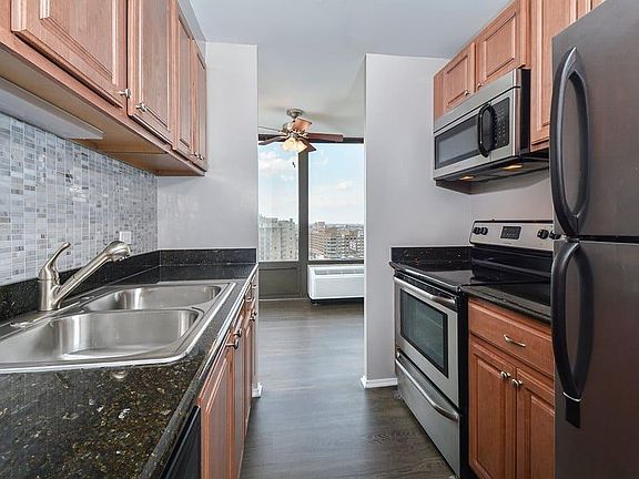 2nd image of 834 W Montrose Ave #1919