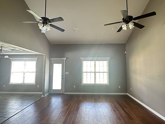 3rd image of 4024 Glen Laurel Dr N