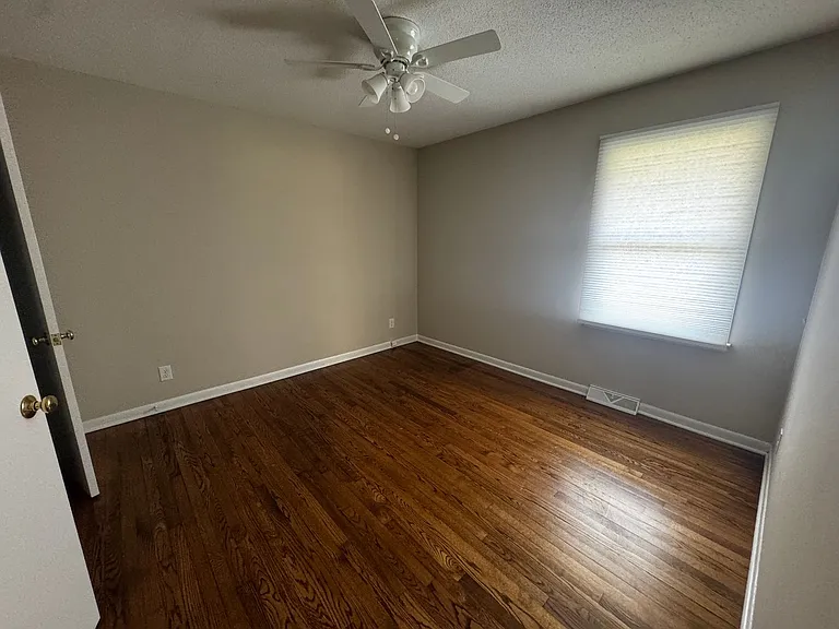 1601 Alderman Cir — Photo 11