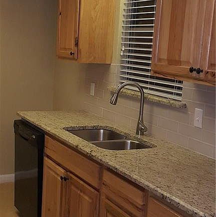 5th image of 1826 Meadowcrest Dr