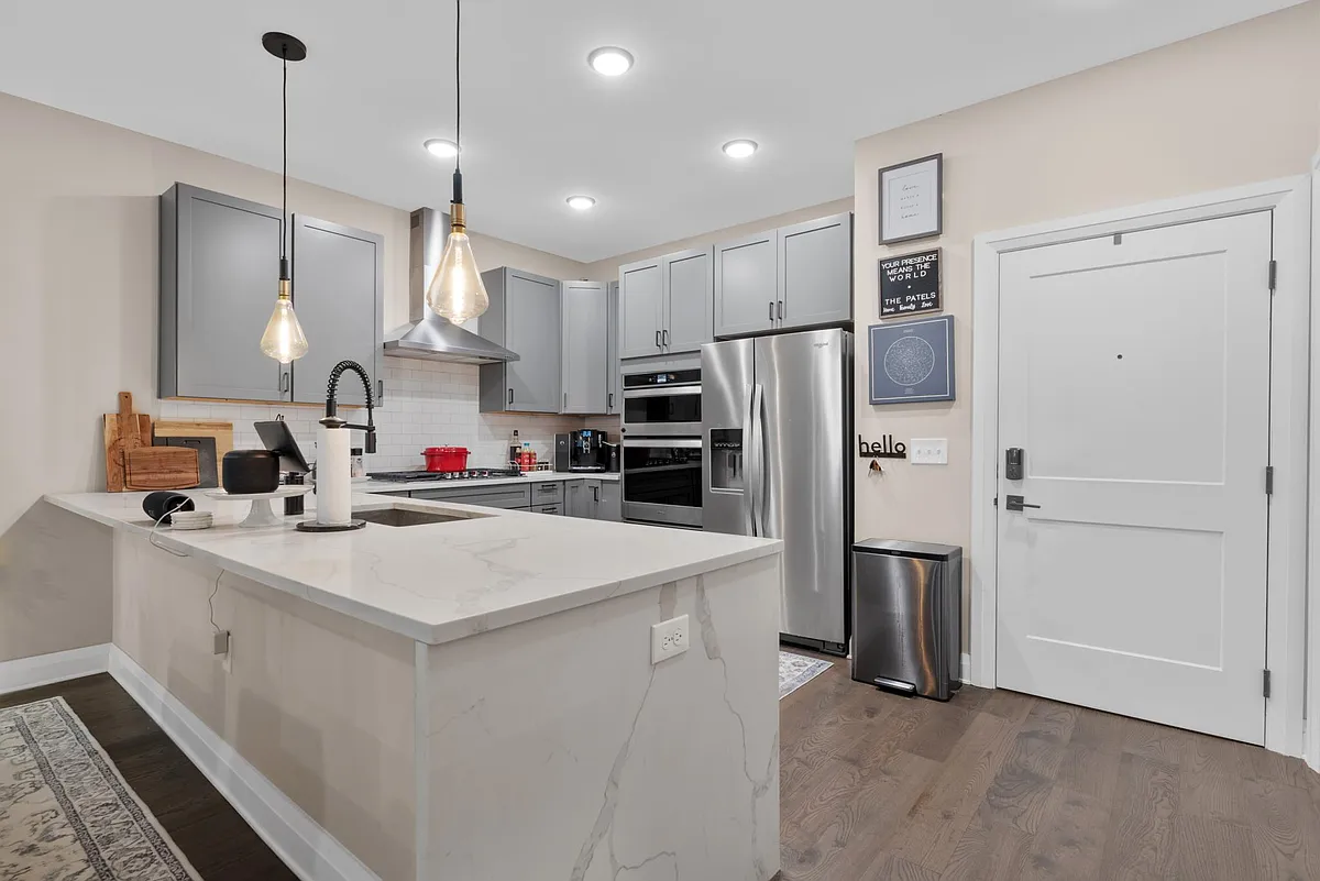 Building Photo - 751 N 6th St #208