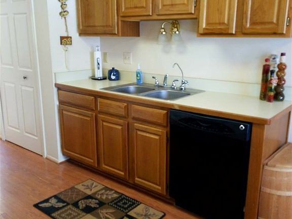 3rd image of 7121 Colonial Oaks Dr #1