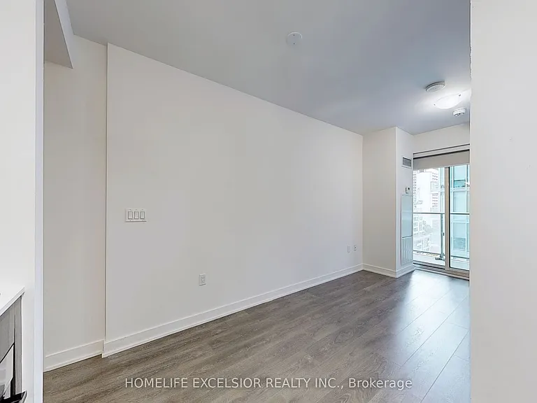 195 Redpath Ave #914 — Photo 14