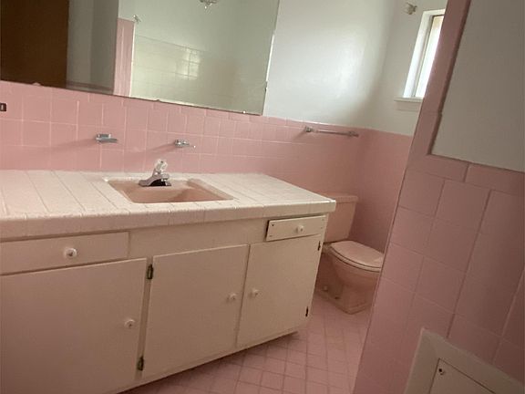 4th image of 2912 Polk Ave