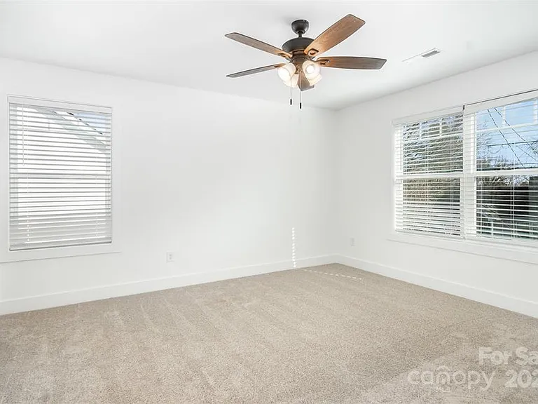 259 Patterson Ave SE — Photo 12