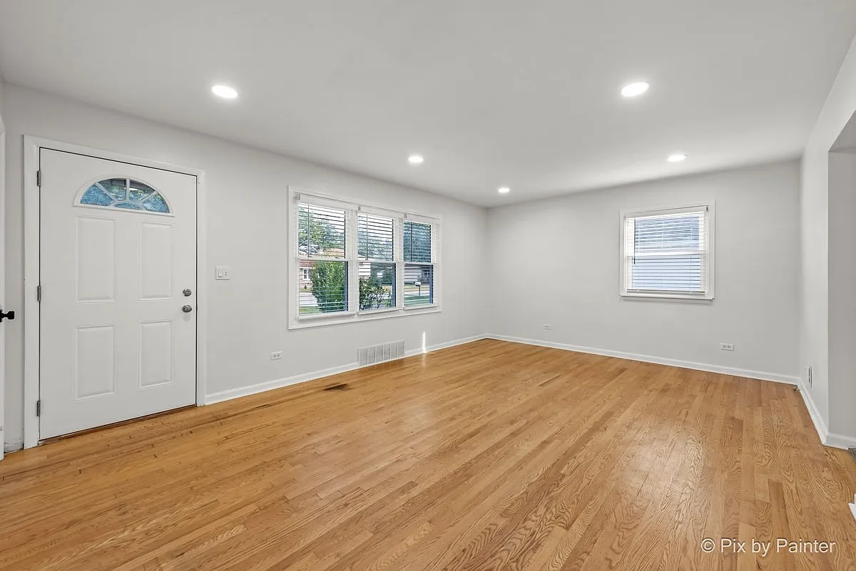 3 bed, 952 sqft, $2,100 — Photo 3
