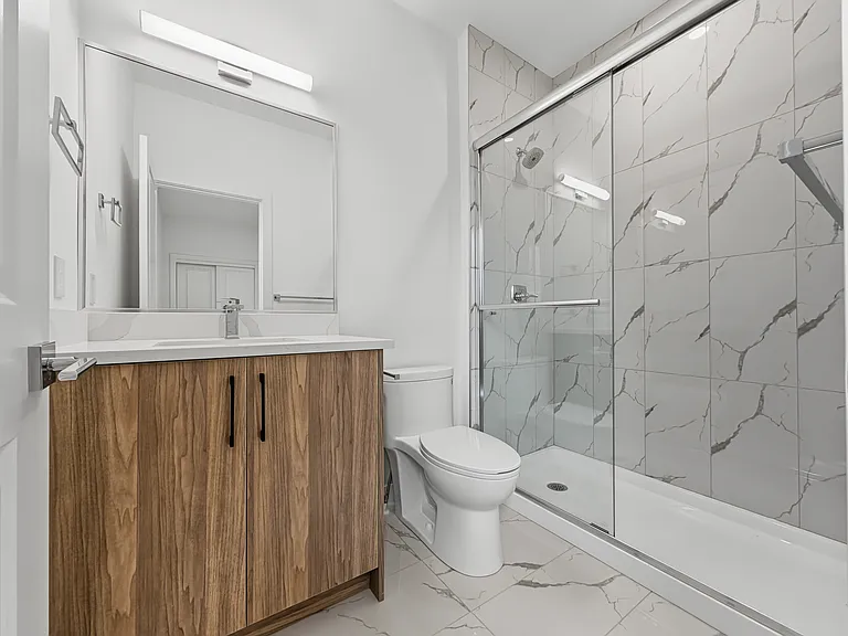 227 26th Ave NE #201 — Photo 16