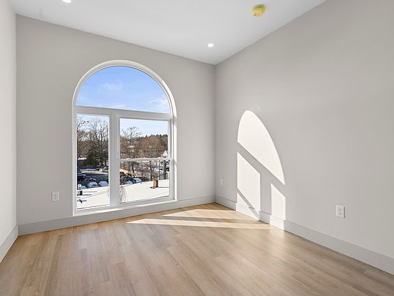 4th image of 463 Franklin St #204