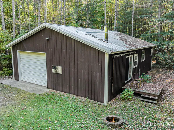 3434 E Baseline Rd, White Cloud, MI 49349