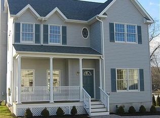 12 Center St, Califon, NJ 07830