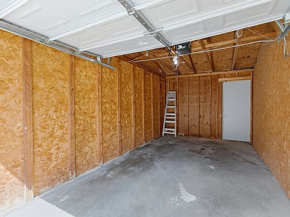 5th image of 226 Holiday Cir #43