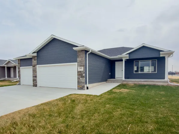 2103 E 41st St, Kearney, NE 68847