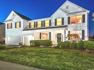 102 Brentwood Dr, Gilberts, IL 60136