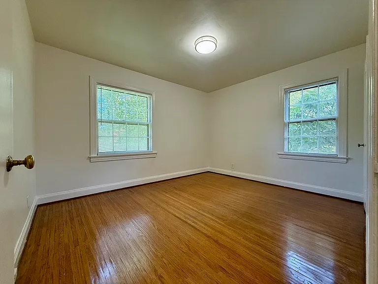 2466 Grinstead Dr — Photo 30