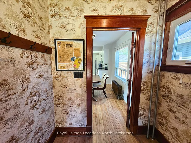 176 Richmond St S — Photo 7