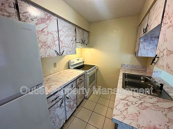 4th image of 325 N 5th St #5