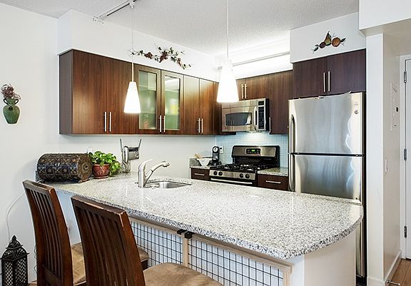 4th image of 555 W 23rd St APT S11j
