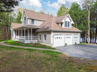 530 Point Dr, Mount Vernon, ME 04352